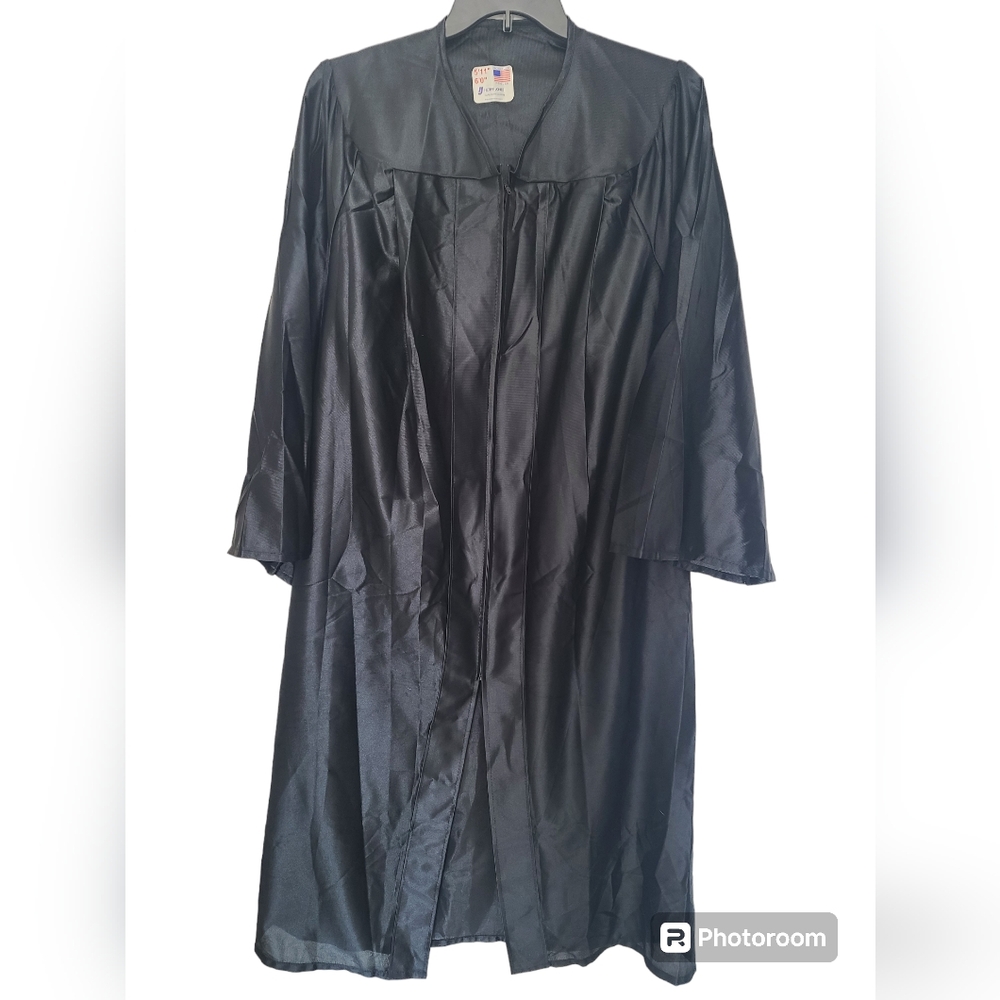 Graduation Cap and Gown Herff Jones Black  5"11 to 6'0